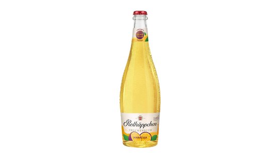 Eine Flasche Rotkäppchen Fruchtsecco mit einem fruchtigen Maracuja-Geschmack, die sprudelnd und erfrischend aussieht.