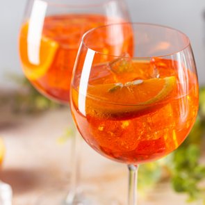 Spritz Leggero in einem Aperitif-Glas