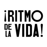 Der Schriftzug '¡RITMO DE LA VIDA!' in fetten, schwarzen Buchstaben vermittelt Energie und Lebensfreude.