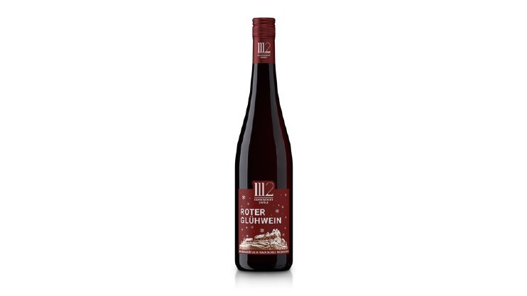 Eine Flasche Rotwein von 1112 mit dem Etikett 'Roter Glühwein', umgeben von winterlichen Motiven und einer festlichen Atmosphäre.