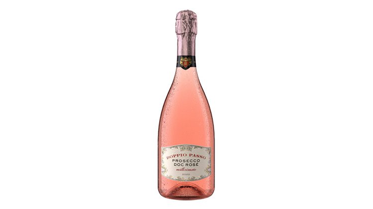 Eine Flasche Doppio Passo Prosecco DOC Rosé mit einem eleganten, rosafarbenen Etikett und einem schimmernden Korken.