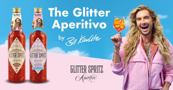 Zwei Flaschen Glitter Spritz und daneben ein Bild von Bill Kaulitz mit einem Aperitif-Glas in der Hand