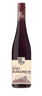 Eine elegante Flasche ELFHUNDERTZWÖLF Spätburgunder aus Baden, mit einem stilvollen Etikett und einem tiefen Rotton.