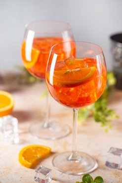 Spritz Leggero in einem Aperitif-Glas