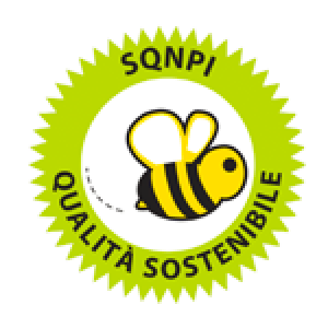 Ein rundes Logo mit einer gelben Biene auf schwarzem Hintergrund, umgeben von einem grünen Kranz und dem Text 'QUALITÀ SOSTENIBILE'.