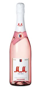 A bottle of rosé sparkling wine with an elegant label and a pink banderol showing the name 'MM EXTRA'.