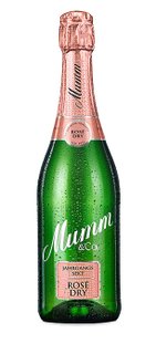 Eine stilvolle Flasche Mumm Rosé Dry Sekt, die frisch und sprudelnd aussieht, mit einem glänzenden Etikett.