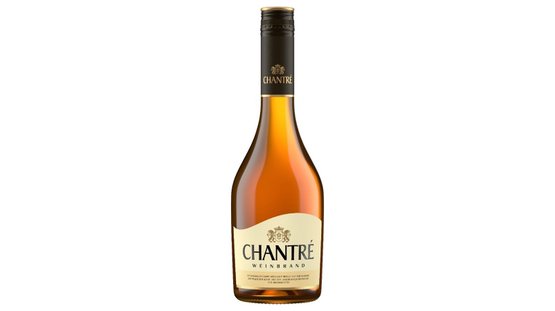 Eine elegante Flasche Weinbrand mit goldener Flüssigkeit und einem stilvollen Etikett, das den Namen 'CHANTRÉ' trägt.