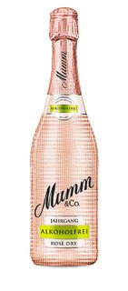 Eine Flasche alkoholfreier Rosé-Sekt von Mumm & Co. mit glitzerndem Etikett und eleganter Form steht im Vordergrund.