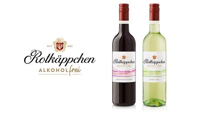 Zwei Flaschen alkoholfreier Wein von Rotkäppchen stehen nebeneinander, eine rote und eine grüne, mit ansprechendem Etikett.