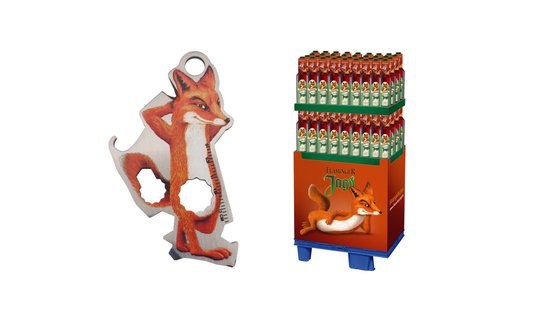 Ein Flaschenöffner in Form eines Fuchses steht neben einem Verkaufsdisplay mit Flaschen des Getränks Fläminger Jagd.
