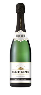 Eine elegante Flasche Sekt mit grünem Glas und einem schwarzen Korken, beschriftet mit 'SUPERB' und 'extra trocken'.