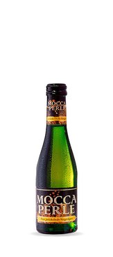 Eine grüne Flasche mit dem Etikett 'MOCCA PERLE', die erfrischend und prickelnd wirkt, steht auf einem weißen Hintergrund.