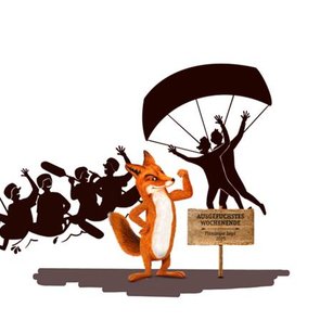 Der orangefarbene Fuchs posiert selbstbewusst, während im Hintergrund eine Gruppe von Menschen mit einem Fallschirm ankommt und eine zweite Gruppe rudert.