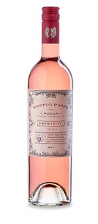 Eine Flasche Doppio Passo Primitivo aus Puglia, elegant mit einem rosafarbenen Wein und einem dekorativen Etikett.