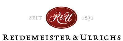 Das Logo von Reidemeister & Ulrichs zeigt den Schriftzug in eleganter Schriftart auf rotem Hintergrund.