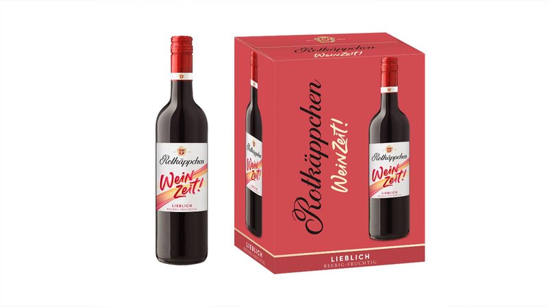 Eine Flasche Rotkäppchen Wein steht neben einer rot gestalteten Verpackung mit dem Schriftzug 'Wein Zeit!'.