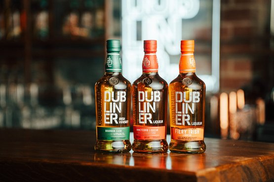 Produktrange Dubliner auf einer Bartheke stehend