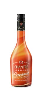 Eine elegante Flasche mit karamellfarbenem Likör, die den Namen 'Chantre Liqueur Caramel' trägt, steht im Fokus.