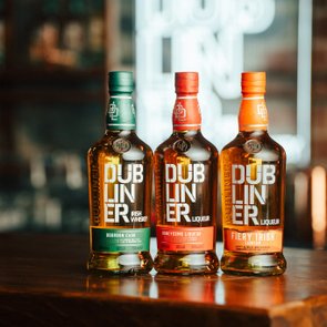 Produktrange Dubliner auf einer Bartheke stehend