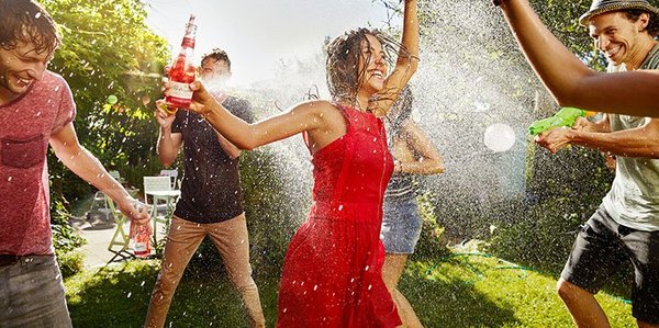 Rotkäppchen Fruchtsecco Wasserschlacht