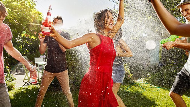 Rotkäppchen Fruchtsecco Wasserschlacht